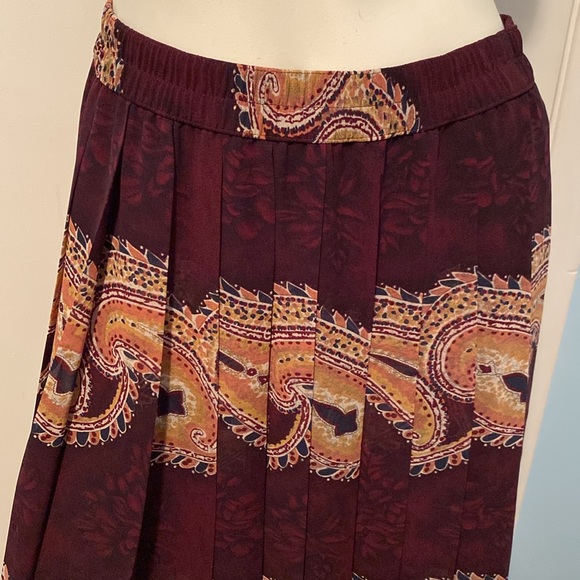 Stunning Bohemian Skirt featuring beautiful Print Design - Picture 4 of 5